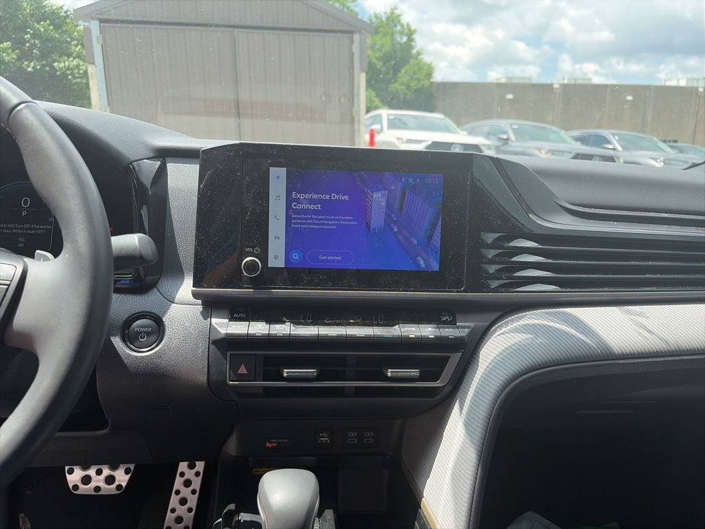 Used 2025 Toyota Camry SE w/ Convenience Package FWD image 12