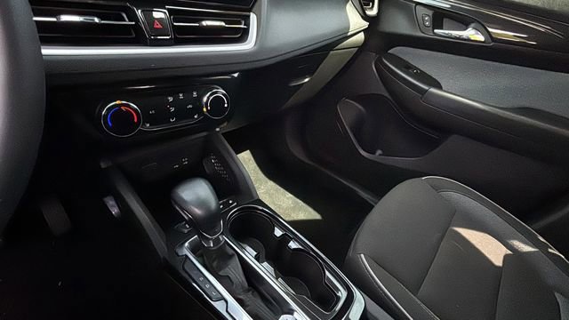 Used 2024 Chevrolet TrailBlazer LT w/ LT Cold Weather Package image 15