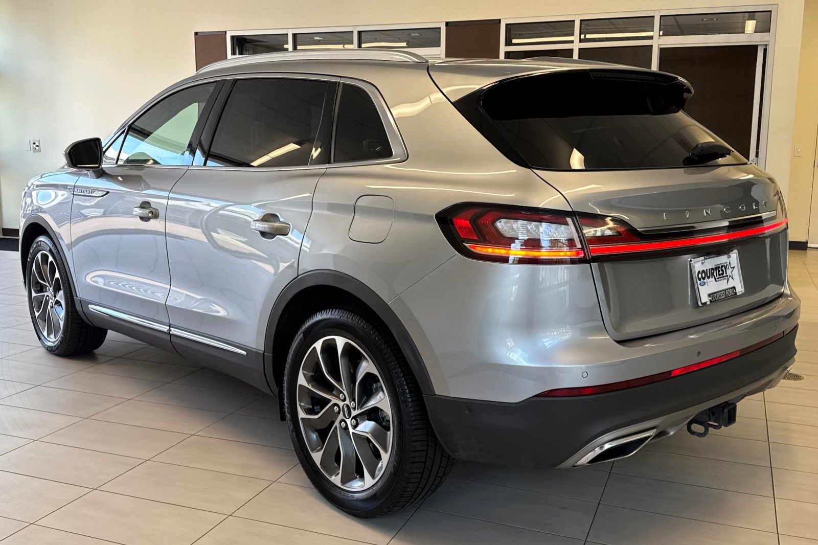 Used 2023 Lincoln Nautilus Reserve w/ Equipment Group 201A AWD/4WD image 6