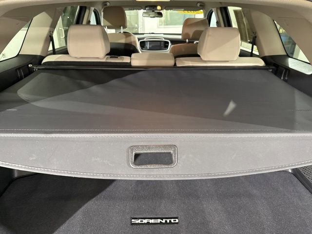 Used 2017 Kia Sorento LX w/ LX Convenience Package image 12