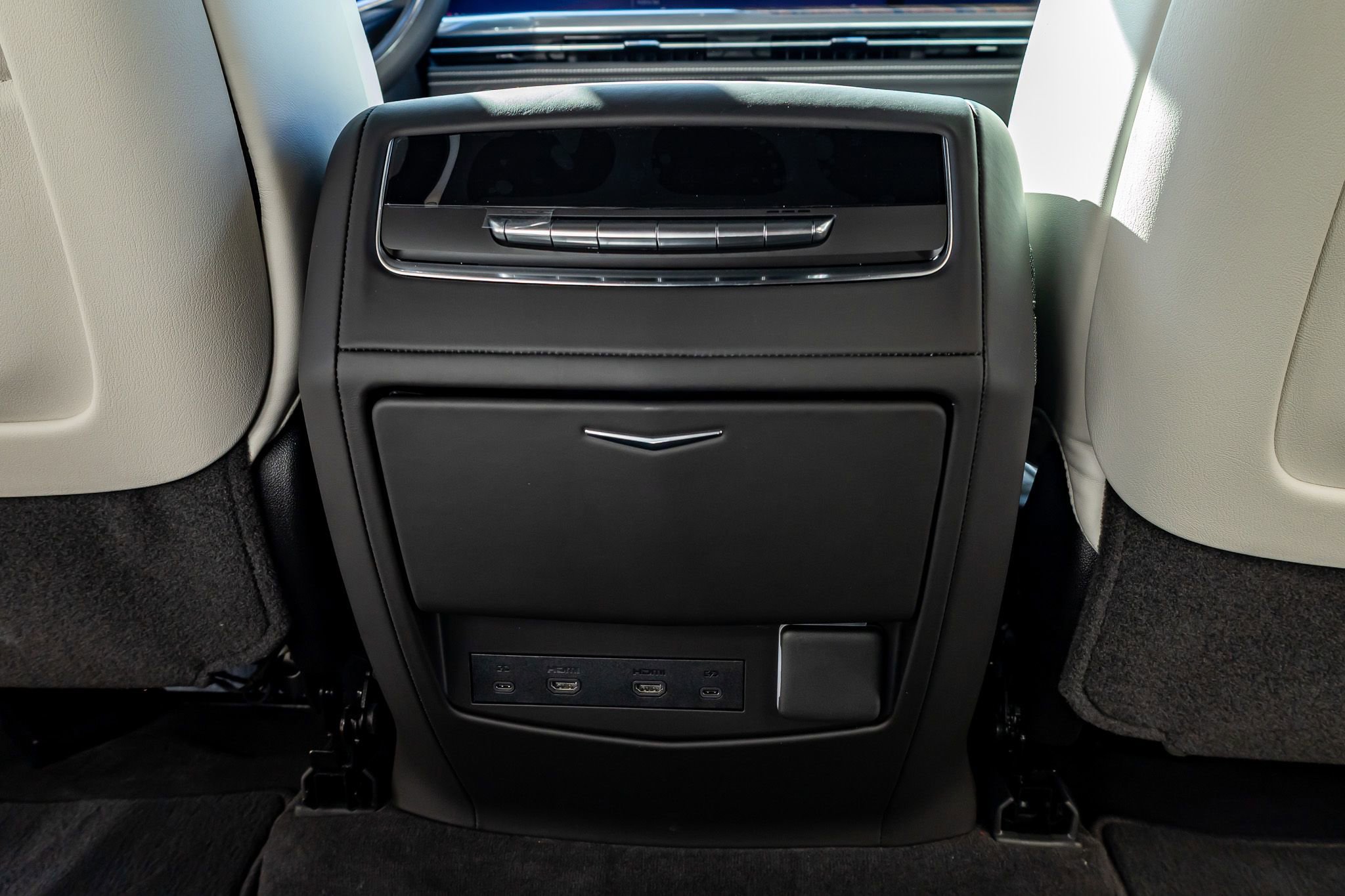 Used 2026 Cadillac Escalade ESV Platinum Sport w/ LPO, ONYX Package image 33