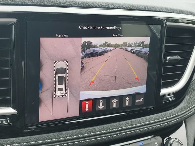 New 2027 Chrysler Pacifica Limited w/ Family Tech Group AWD/4WD image 27