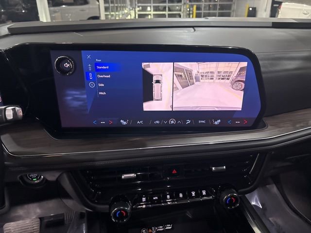 Used 2025 Chevrolet Suburban Z71 image 22