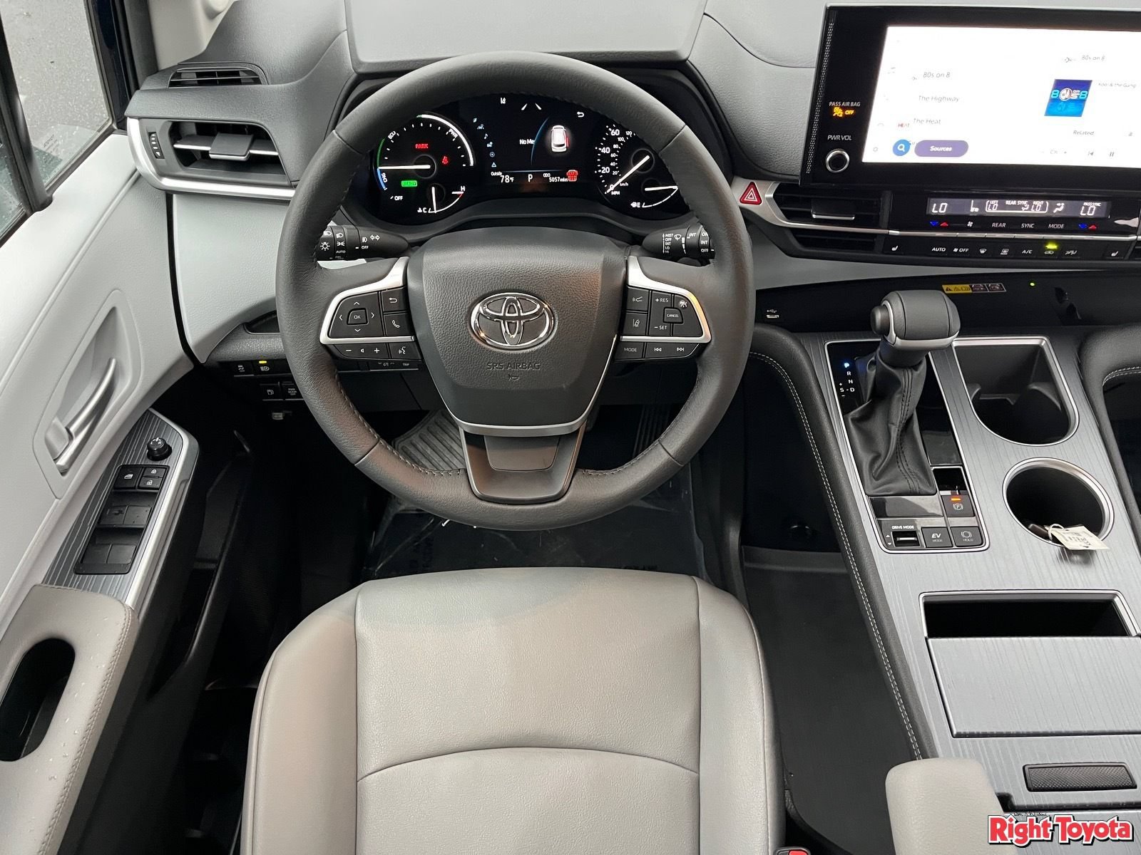 Certified 2026 Toyota Sienna XLE FWD image 17