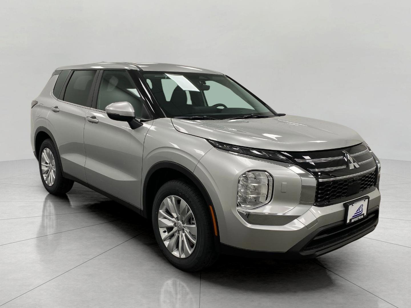 New 2025 Mitsubishi Outlander ES image 1