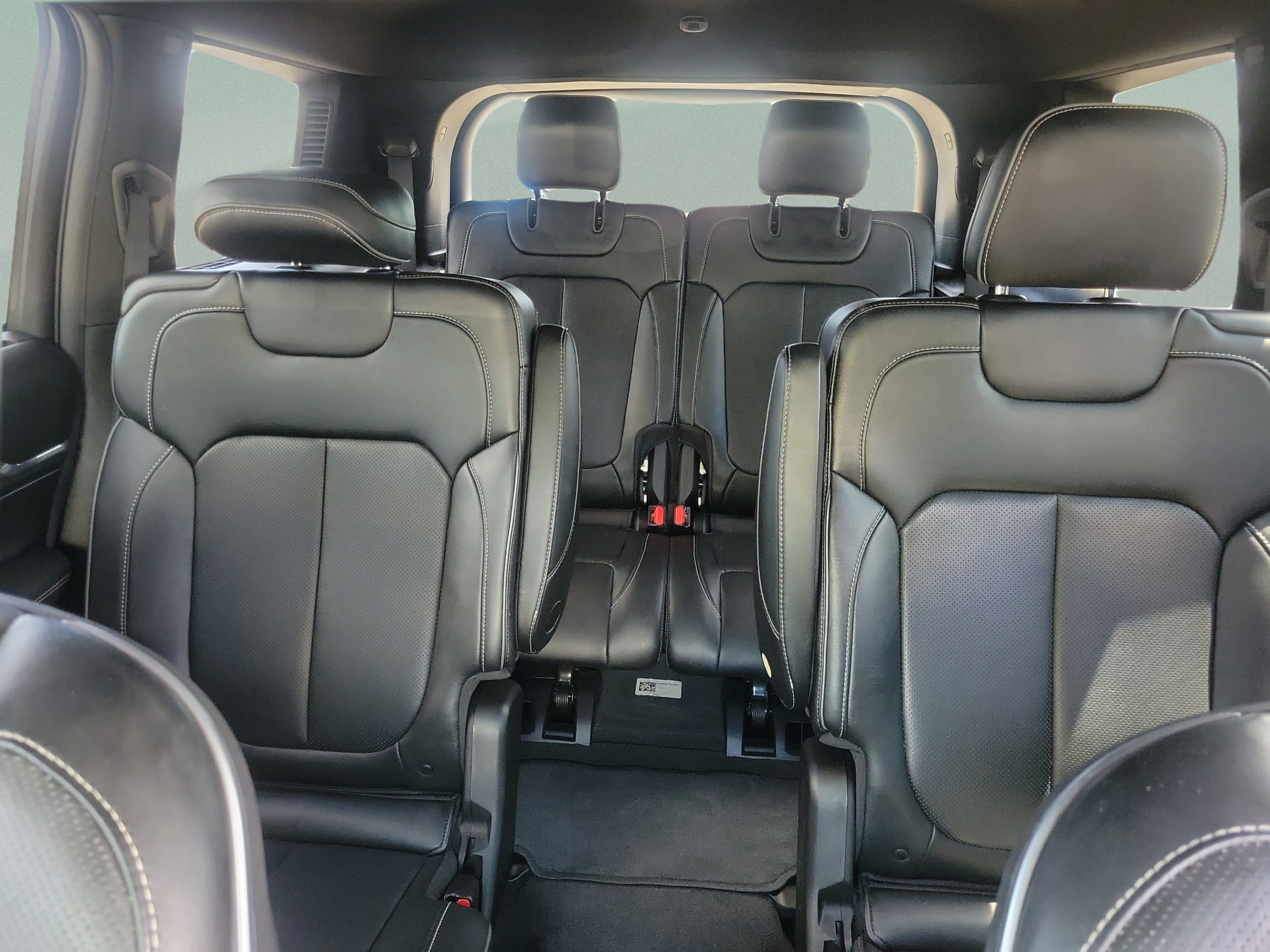 Used 2022 Jeep Grand Cherokee L Overland w/ Luxury Tech Group IV AWD/4WD image 9