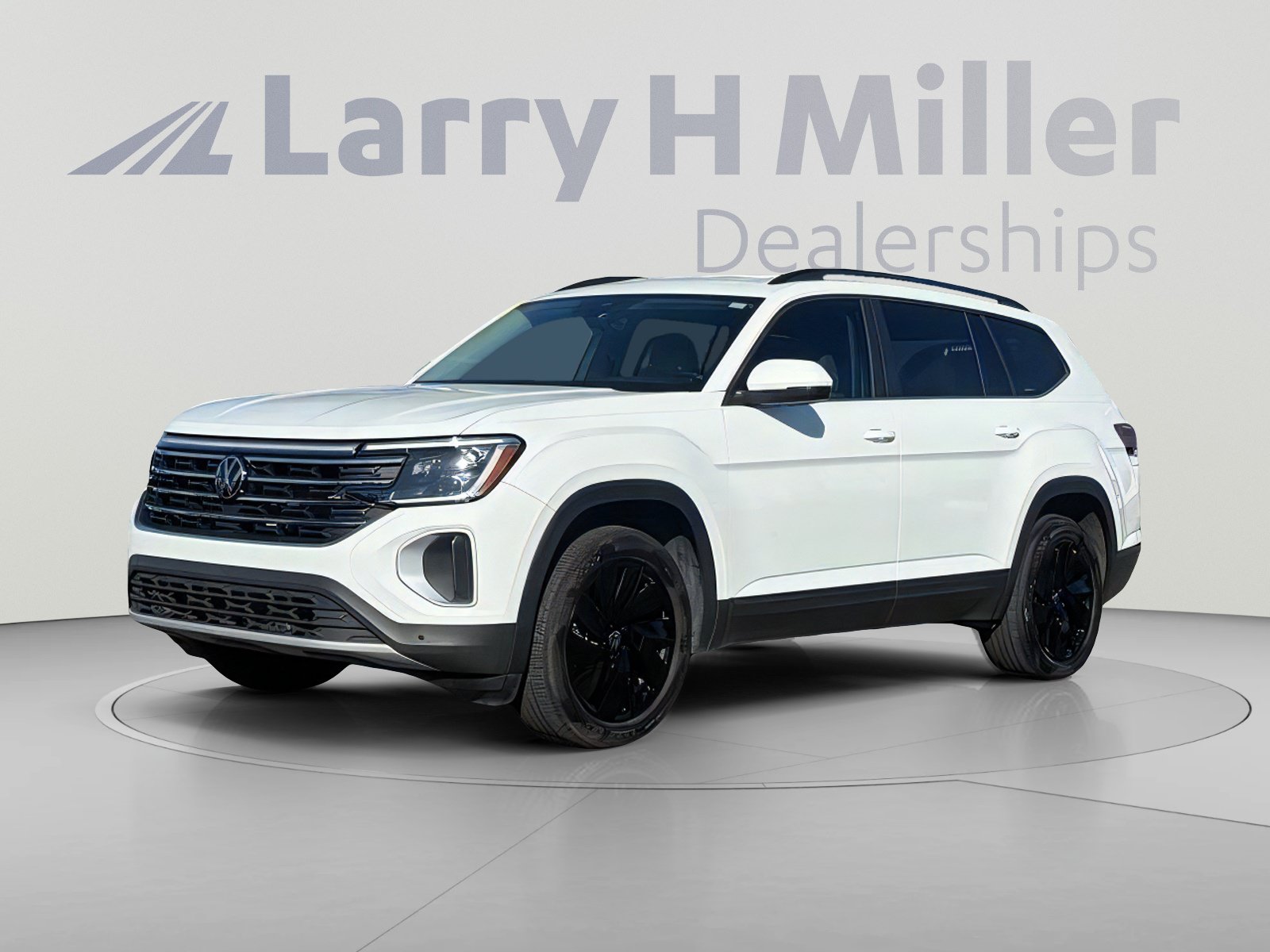 Used 2024 Volkswagen Atlas SE w/ Black Wheel Package