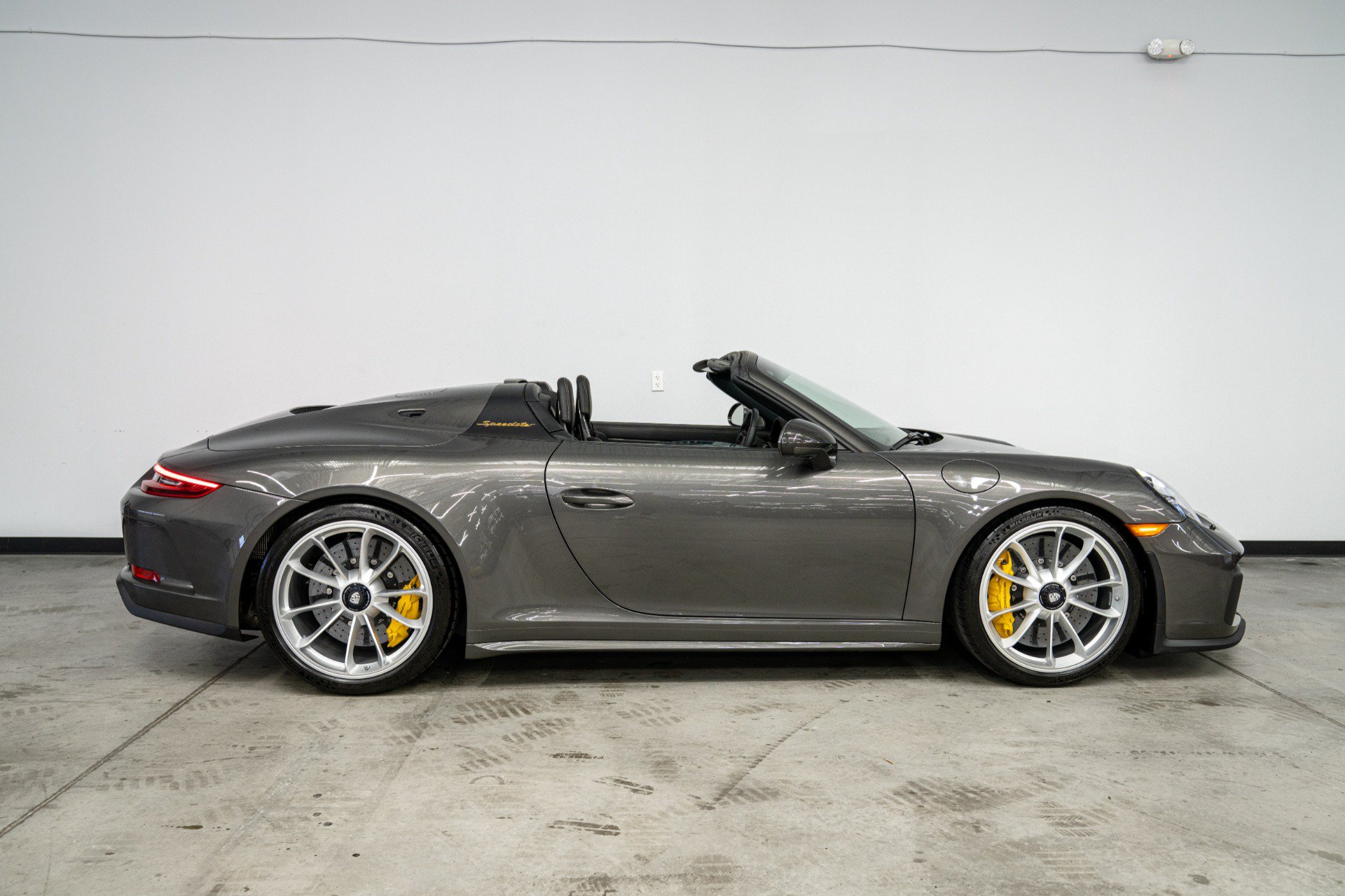 Used 2019 Porsche 911 Speedster RWD image 48