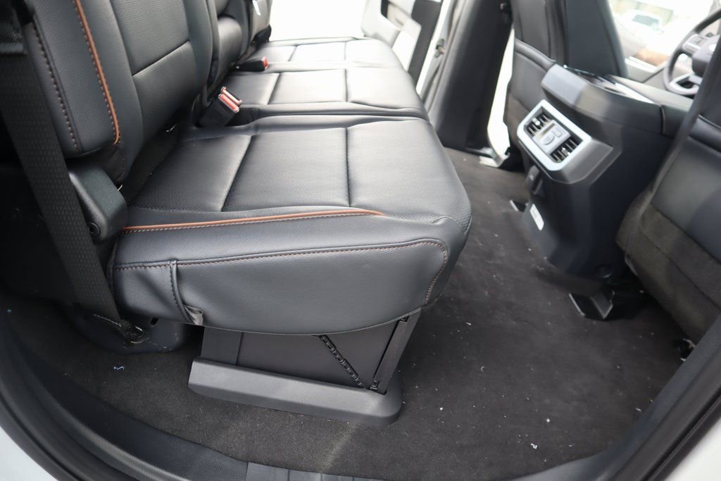 New 2026 Ford F250 Lariat w/ Black Appearance Package image 15