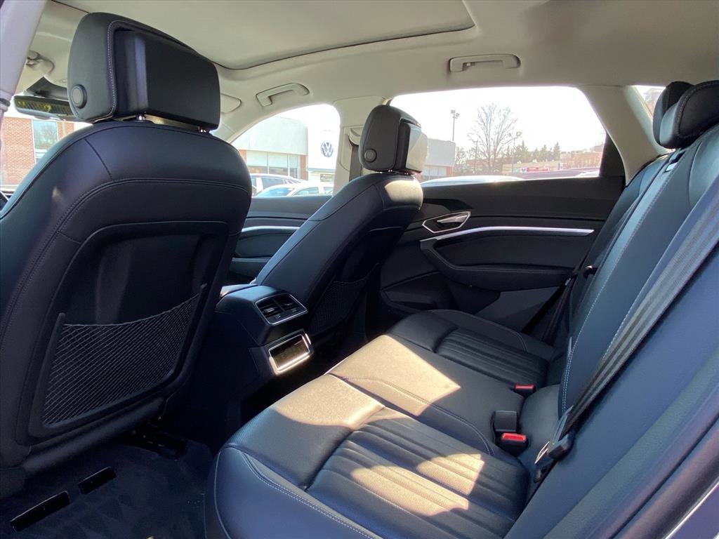 Used 2024 Audi Q8 e-tron Premium Plus w/ Premium Plus Package image 10