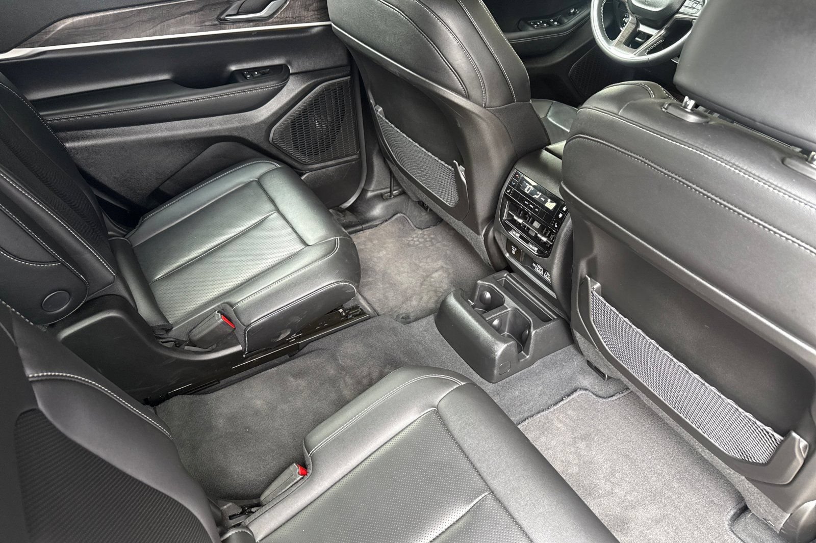 Used 2025 Jeep Grand Cherokee L Limited w/ Luxury Tech Group II AWD/4WD image 18