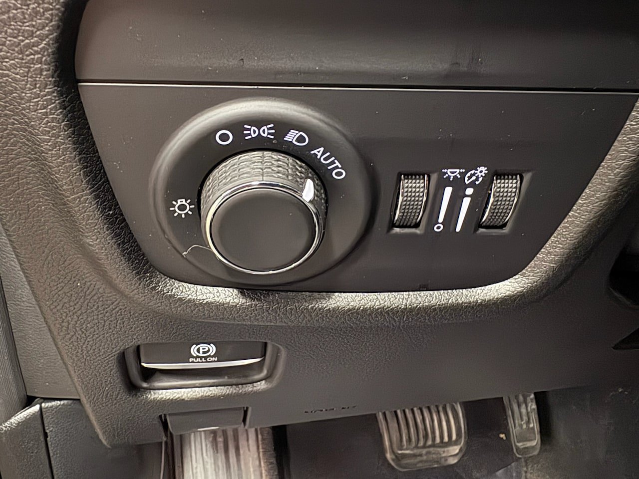 Used 2023 Jeep Grand Cherokee L Laredo w/ Luxury Tech Group I AWD/4WD image 14