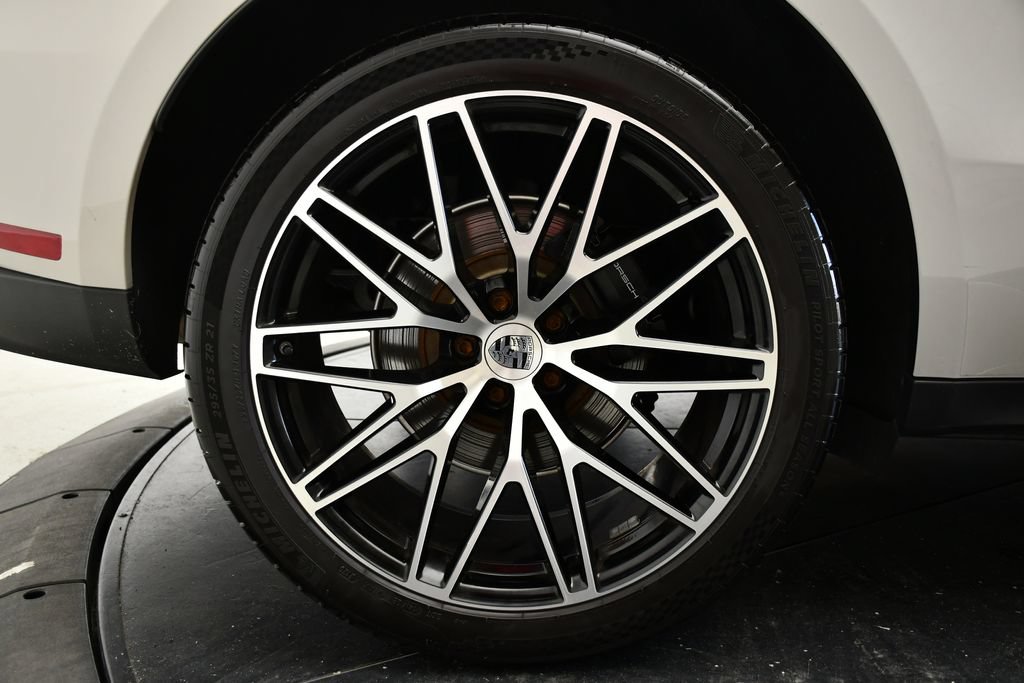 Certified 2024 Porsche Macan AWD/4WD image 15