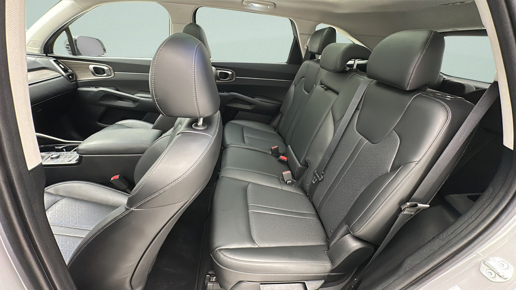 Used 2023 Kia Sorento S w/ Panoramic Sunroof Package AWD/4WD image 10