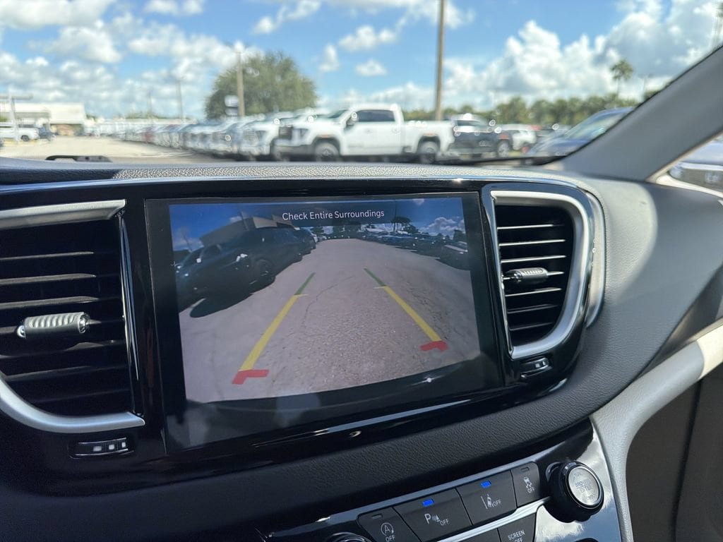 Used 2024 Chrysler Pacifica Touring-L FWD image 26