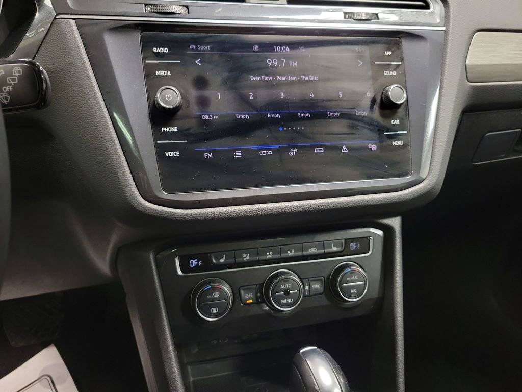 Used 2021 Volkswagen Tiguan SE w/ Panoramic Sunroof Package image 14