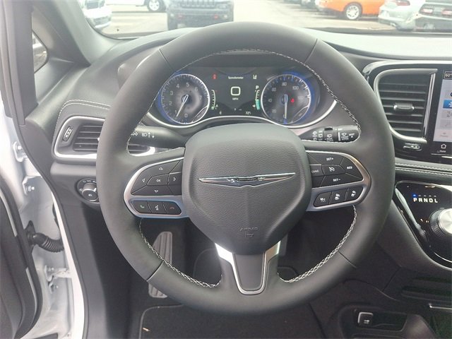 New 2026 Chrysler Pacifica Select image 9