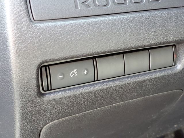 Used 2022 Nissan Rogue S AWD/4WD image 18