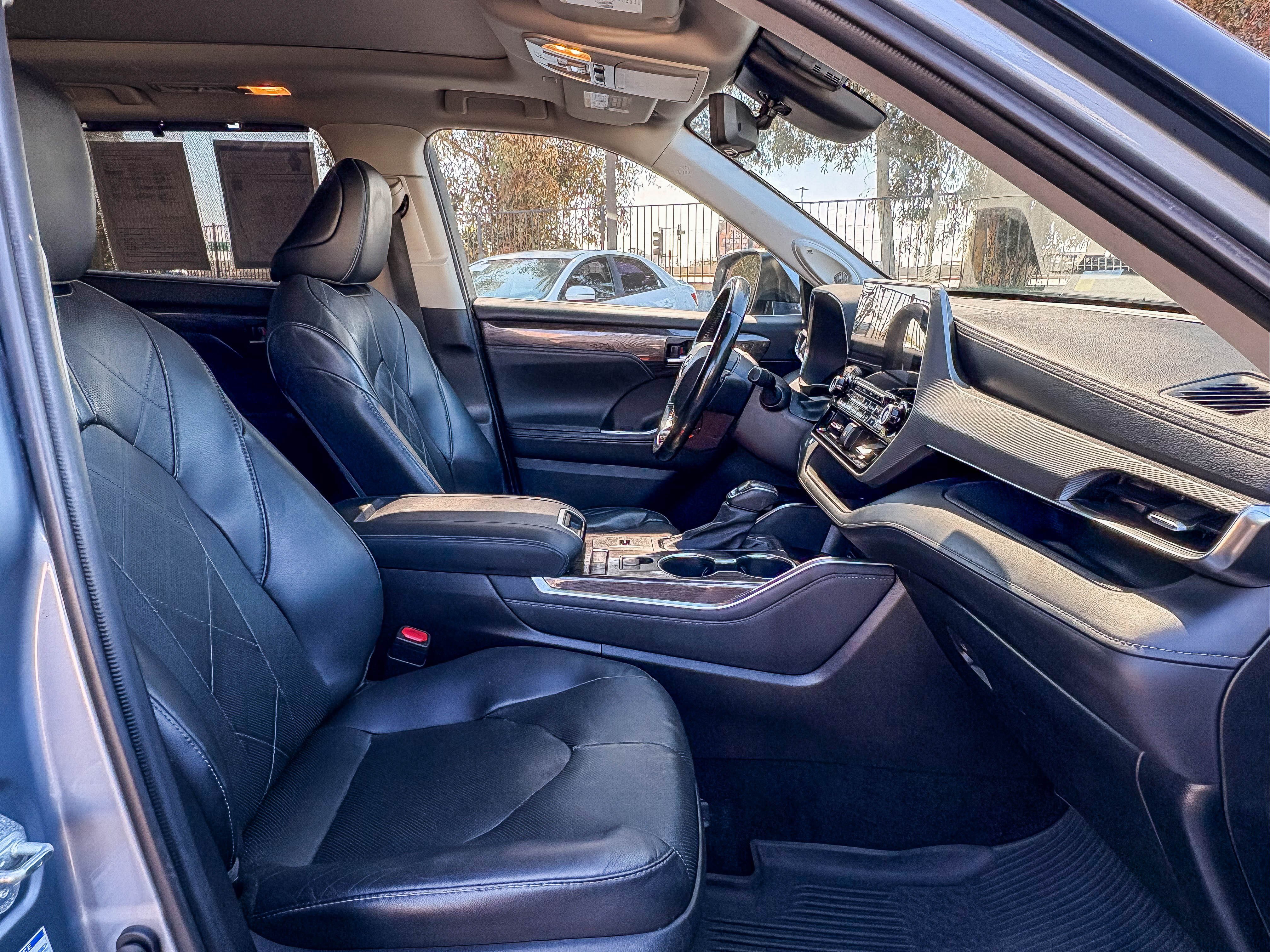Used 2021 Toyota Highlander Platinum AWD/4WD image 16
