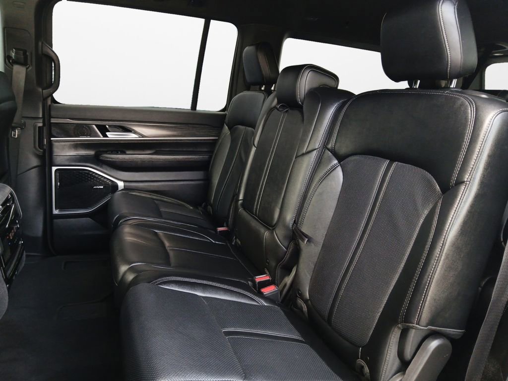 Used 2024 Jeep Wagoneer Series II w/ Flexible Seating Group RWD image 22