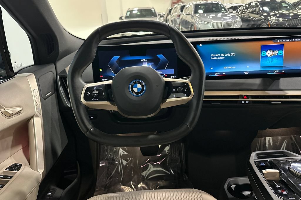 Used 2023 BMW iX xDrive50 w/ Sport Package AWD/4WD image 16