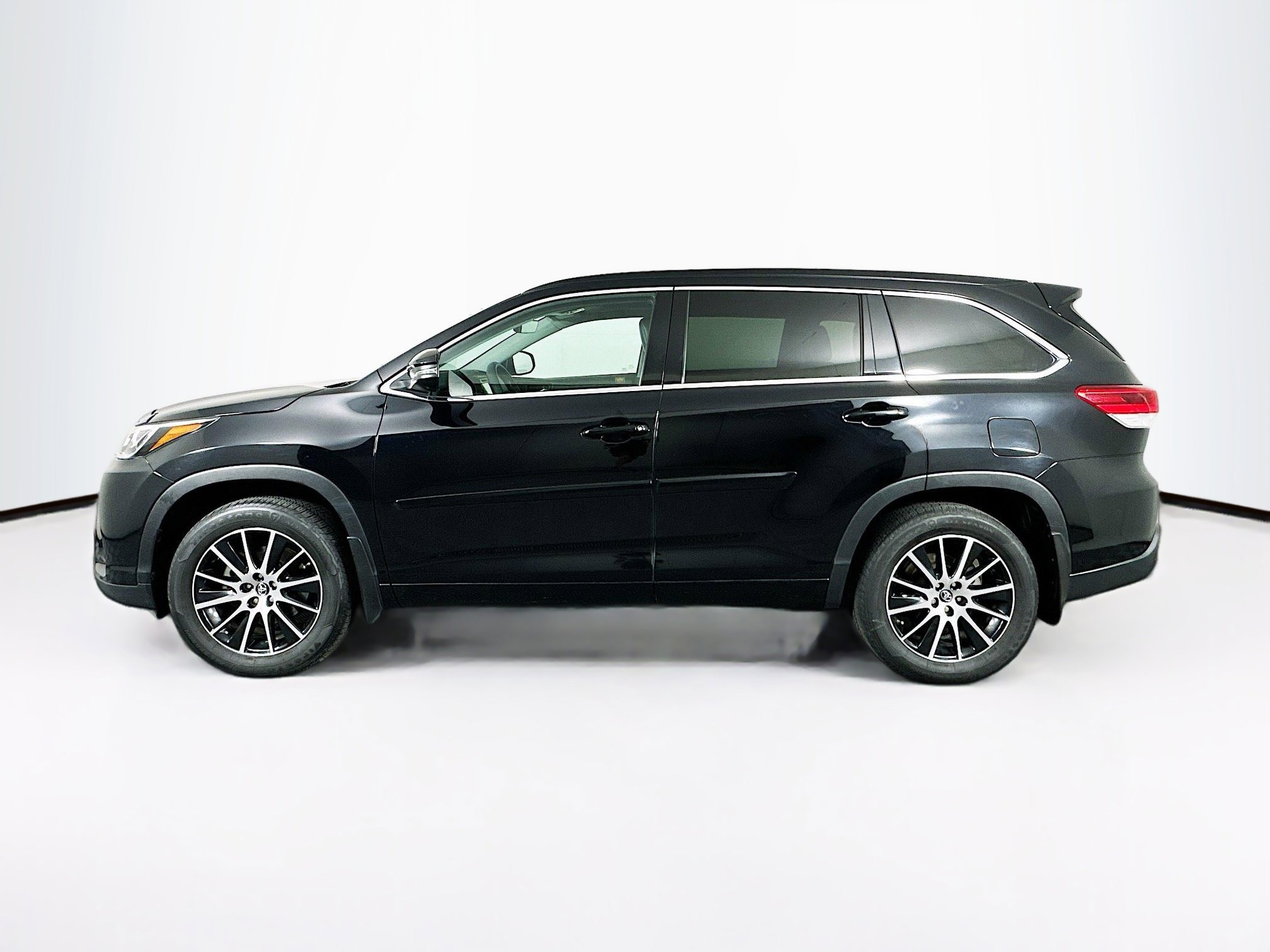 Used 2017 Toyota Highlander SE AWD/4WD image 4