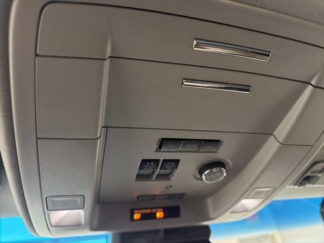 Used 2018 Chevrolet Suburban Premier AWD/4WD image 13