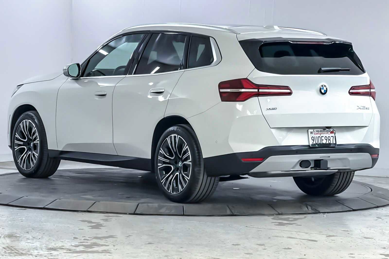 Used 2025 BMW X3 xDrive30i w/ Premium Package image 6