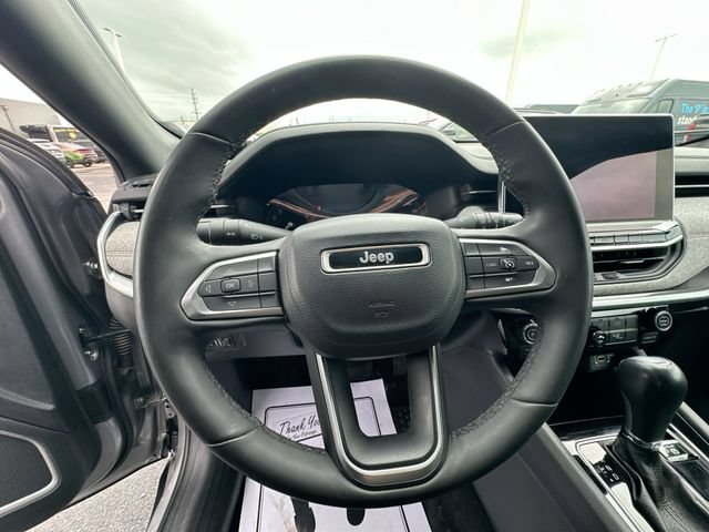 Used 2023 Jeep Compass Latitude AWD/4WD image 16