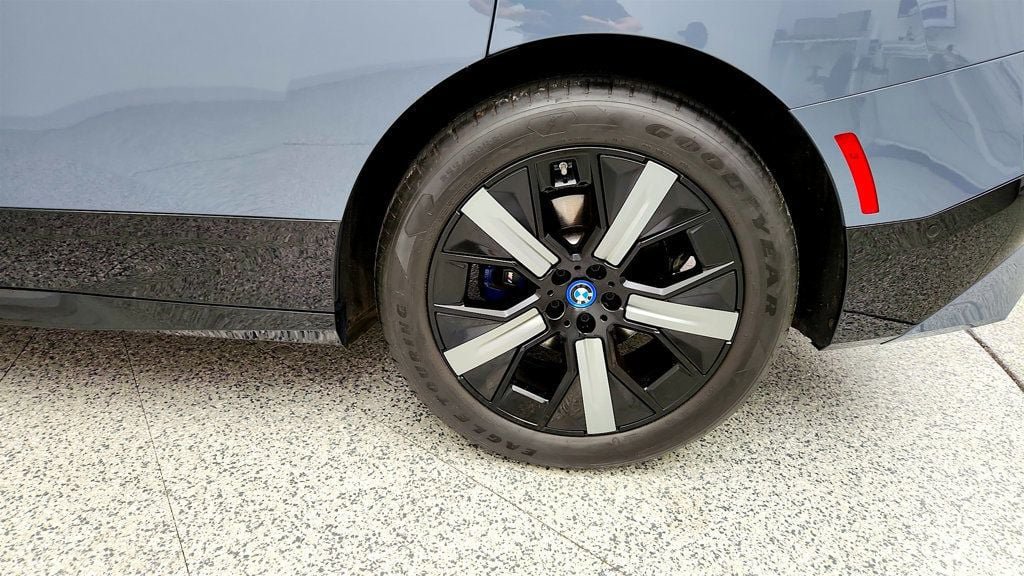 Used 2023 BMW iX M60 w/ Executive Package AWD/4WD image 9