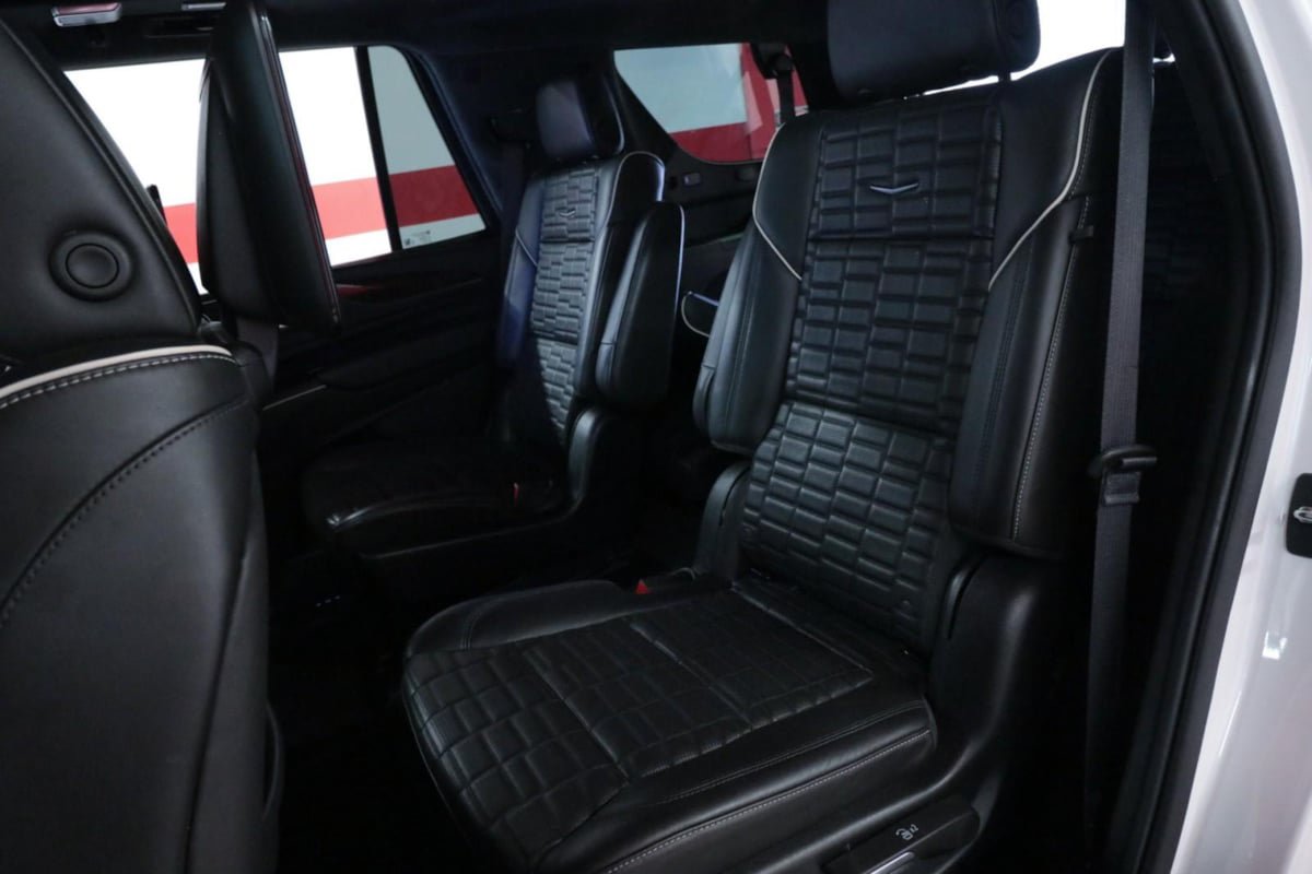 Used 2023 Cadillac Escalade Sport Platinum w/ LPO, ONYX Package AWD/4WD image 10