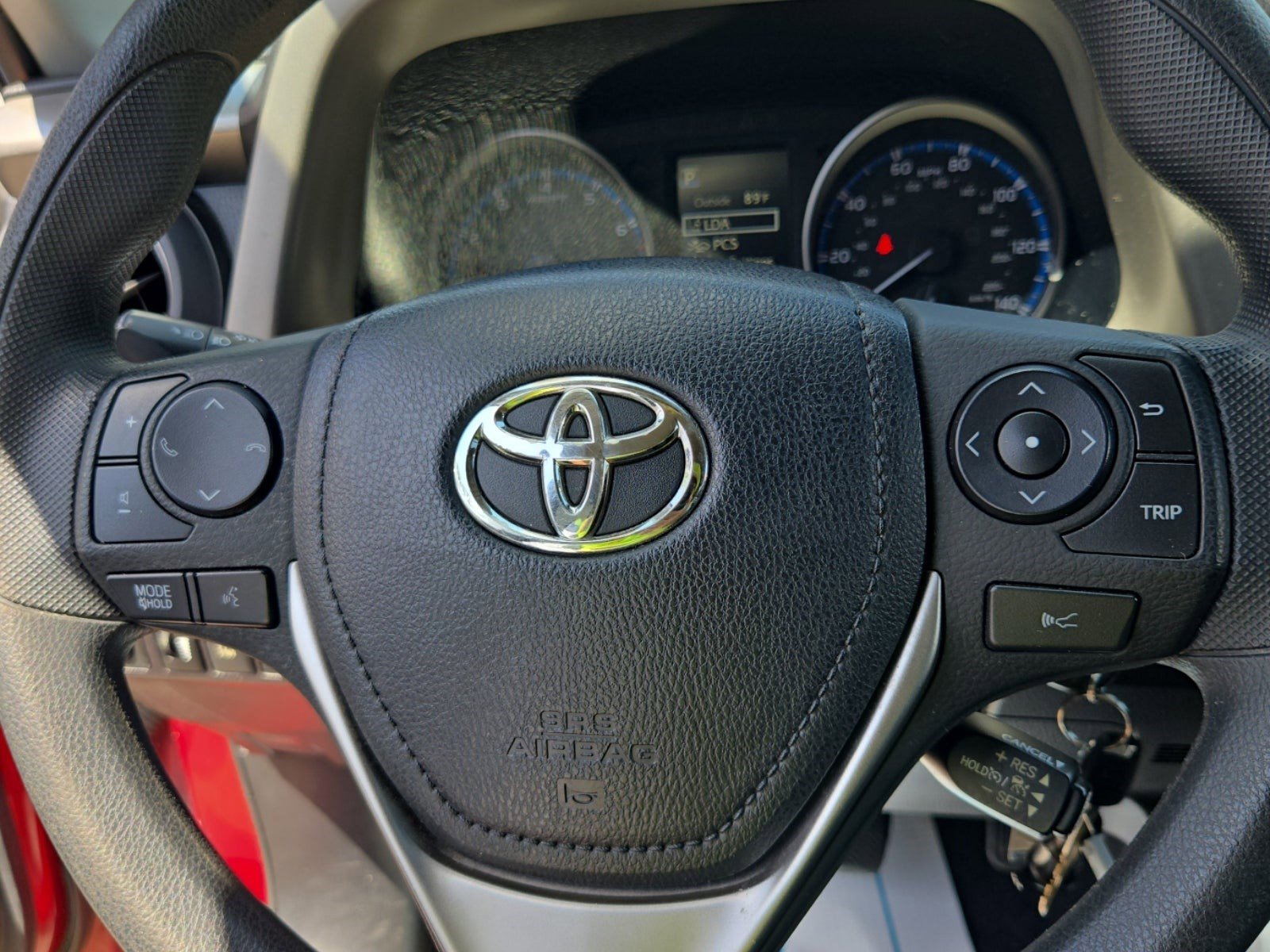 Used 2018 Toyota RAV4 LE image 13