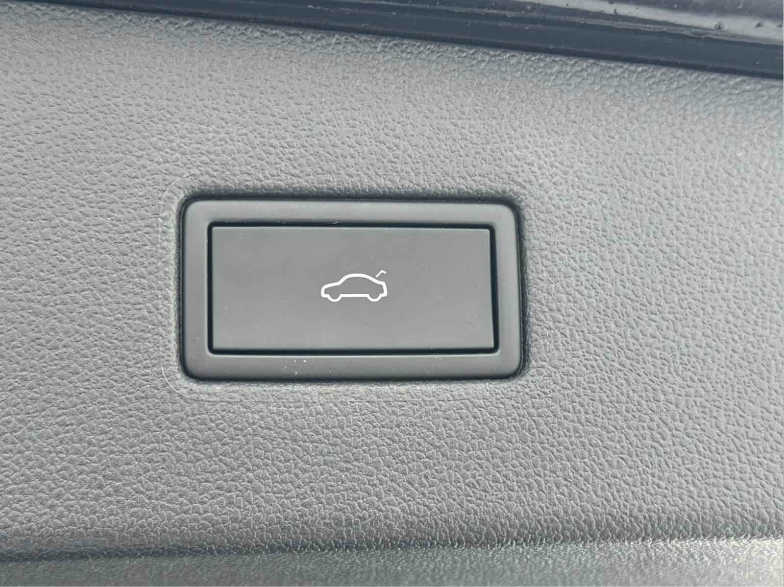 Certified 2024 Volkswagen Tiguan SE image 12