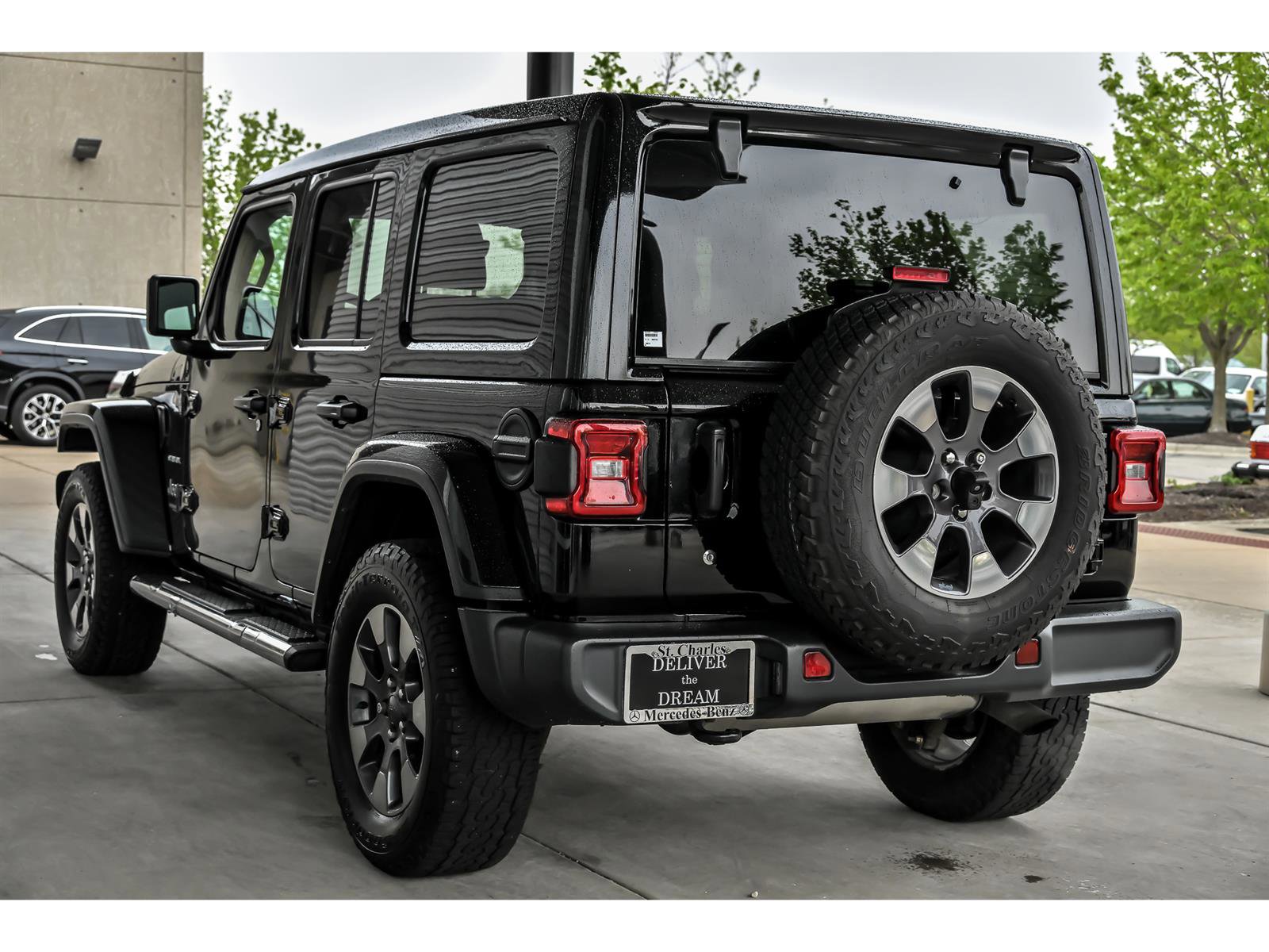 Used 2019 Jeep Wrangler Unlimited Sahara AWD/4WD image 6