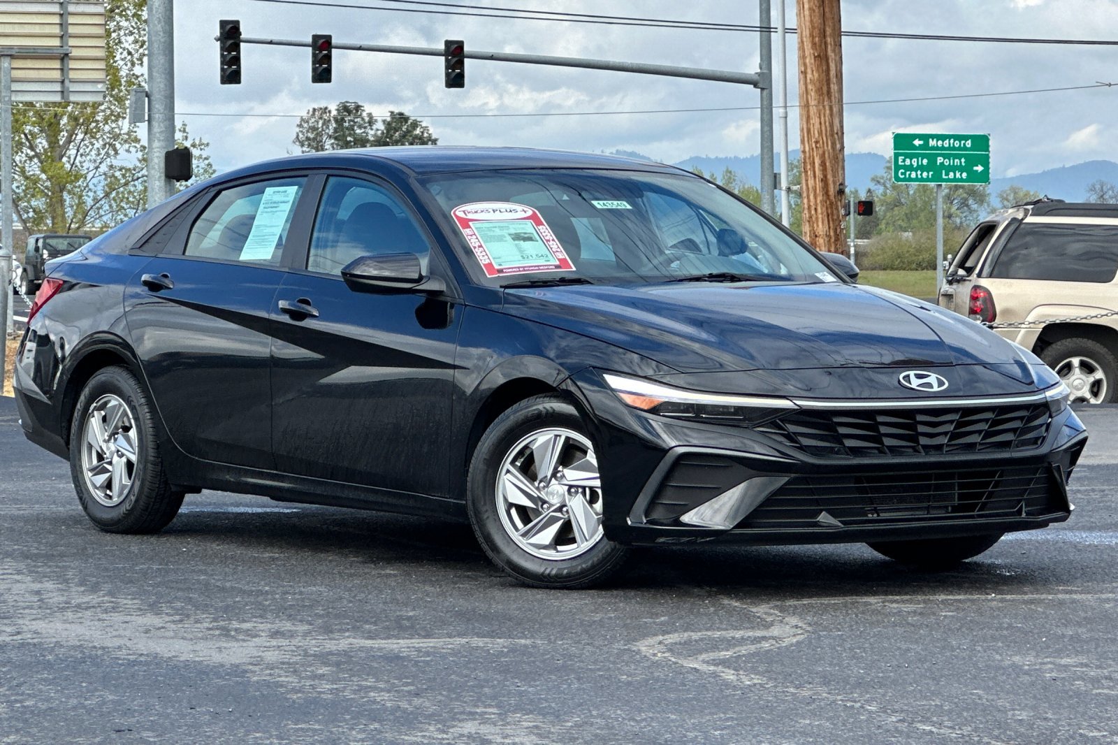 Certified 2024 Hyundai Elantra SE FWD image 2