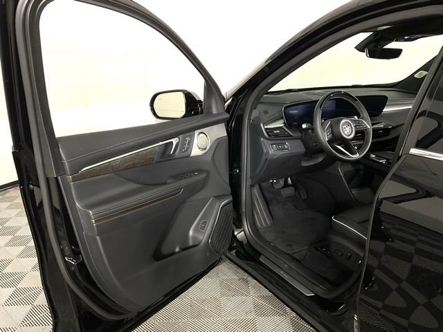 Used 2025 Buick Enclave Avenir w/ Super Cruise Package FWD image 29