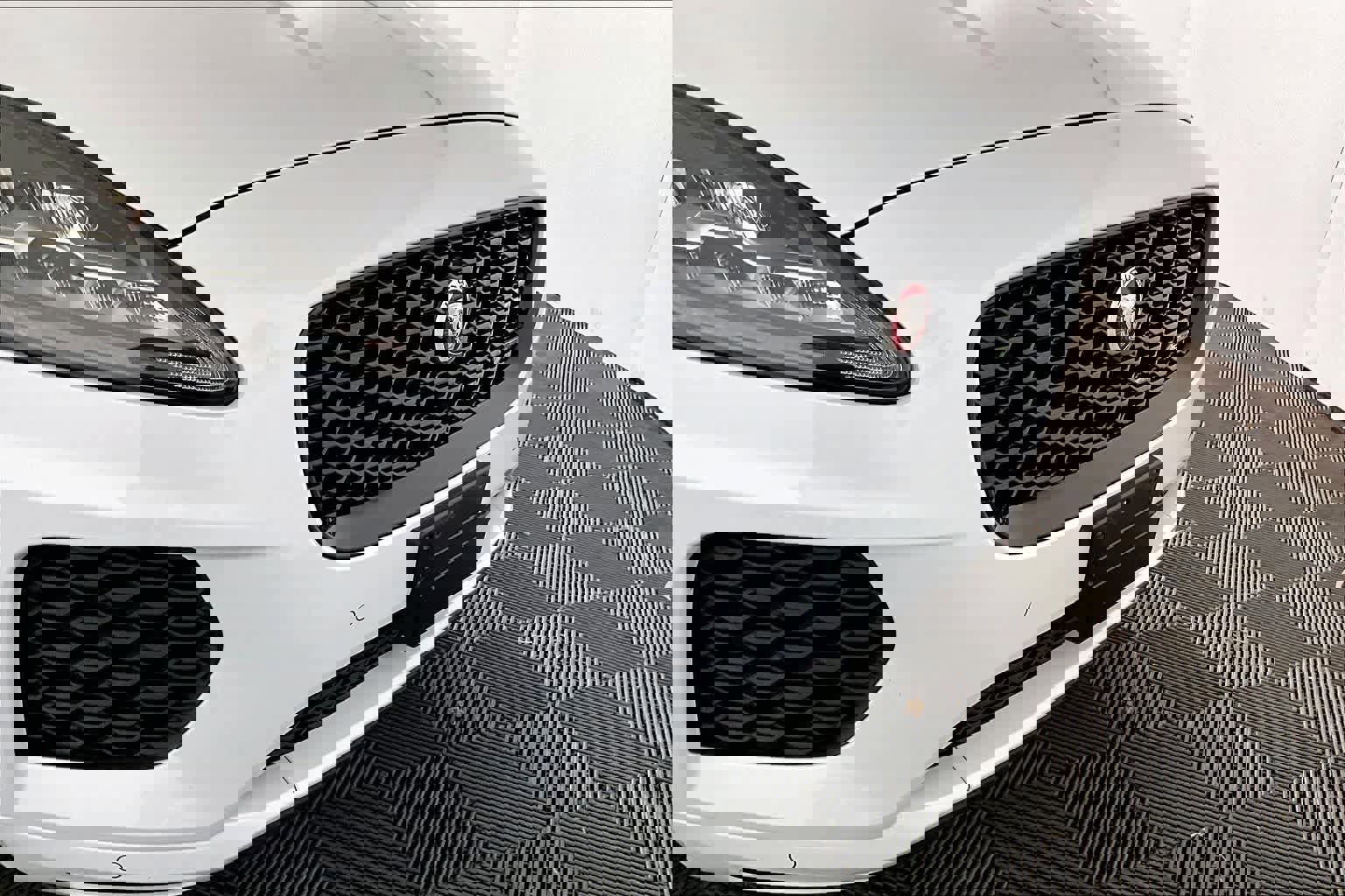 Used 2020 Jaguar E-PACE Checkered Flag image 29