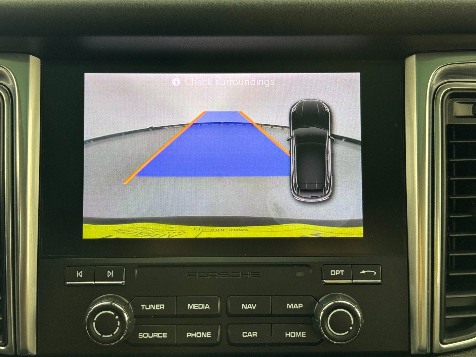 Used 2018 Porsche Macan image 25