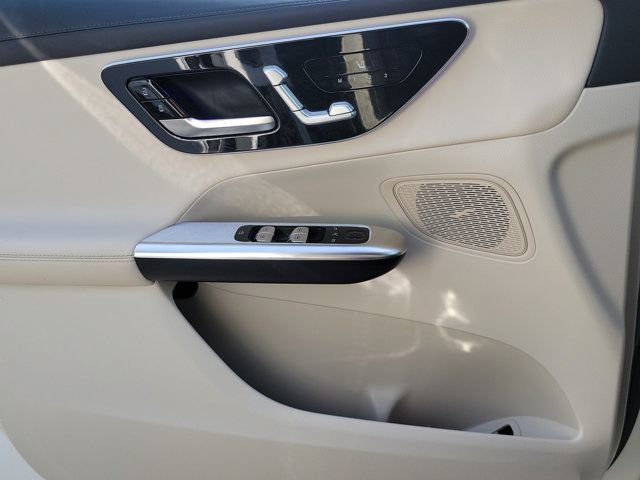 Used 2025 Mercedes-Benz GLC 300 image 22