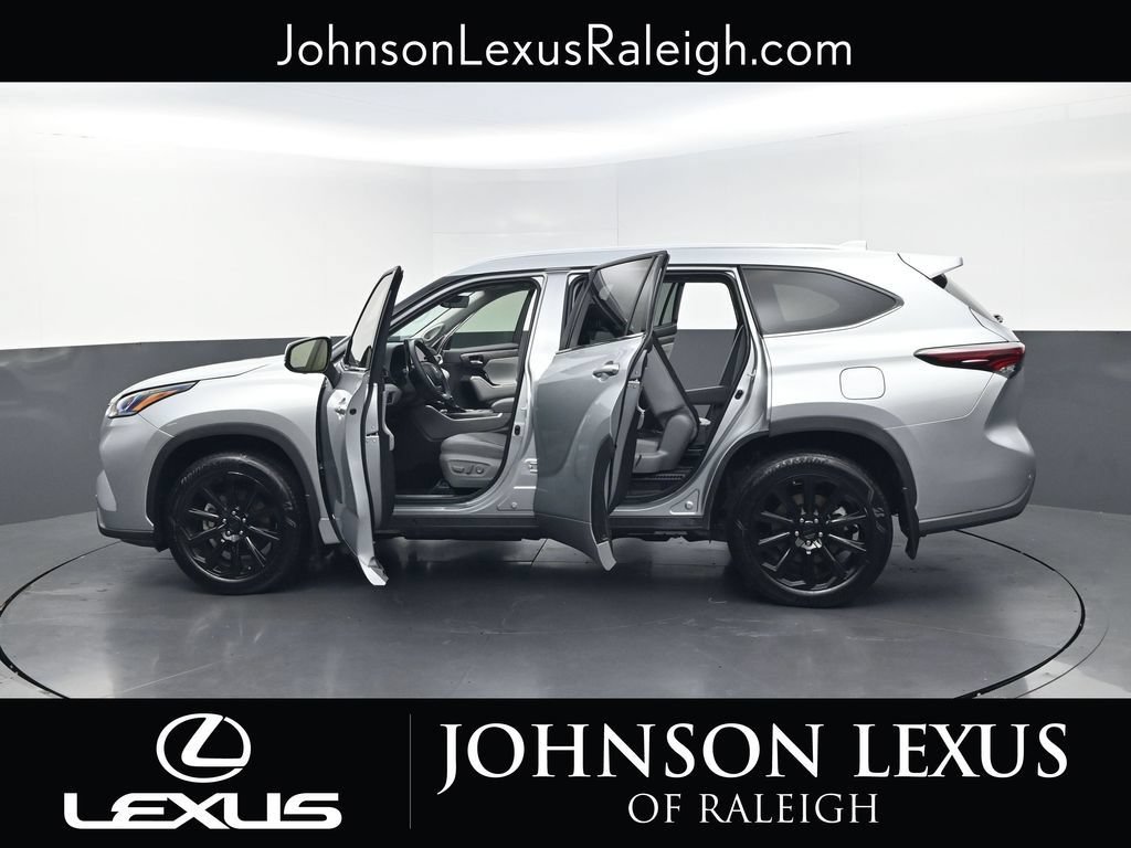 Used 2024 Toyota Highlander Limited AWD/4WD image 35