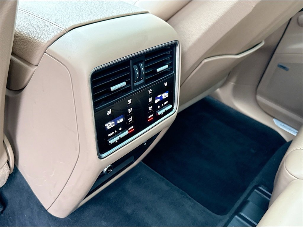 Used 2020 Porsche Cayenne image 28