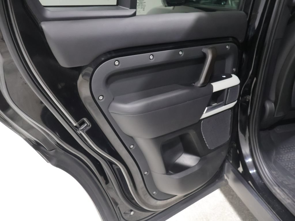 Used 2020 Land Rover Defender 110 HSE AWD/4WD image 15