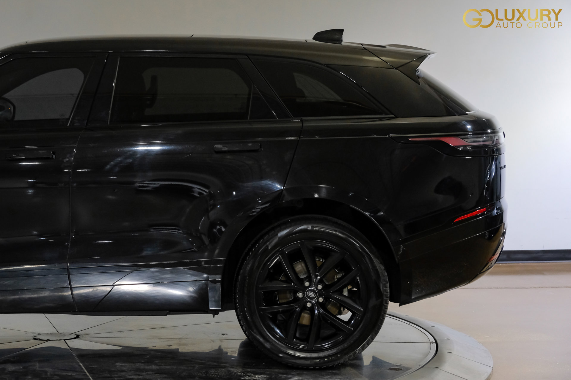 Used 2025 Land Rover Range Rover Velar Dynamic SE AWD/4WD image 15