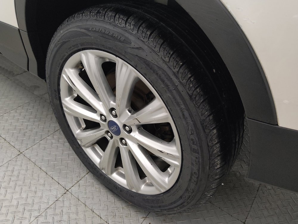 Used 2017 Ford Escape Titanium image 31