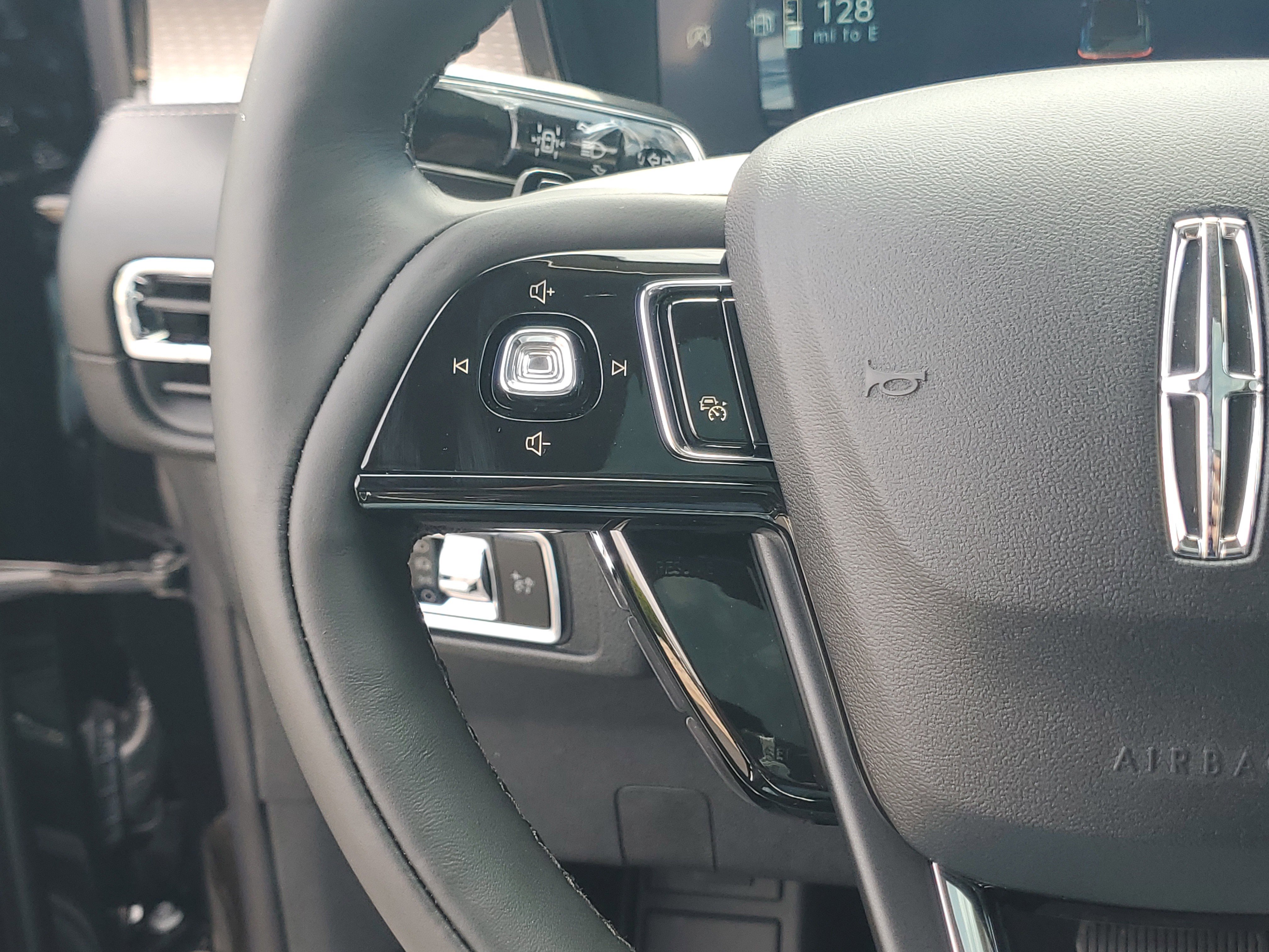 New 2026 Lincoln Corsair Reserve w/ Jet Appearance Package AWD/4WD image 17