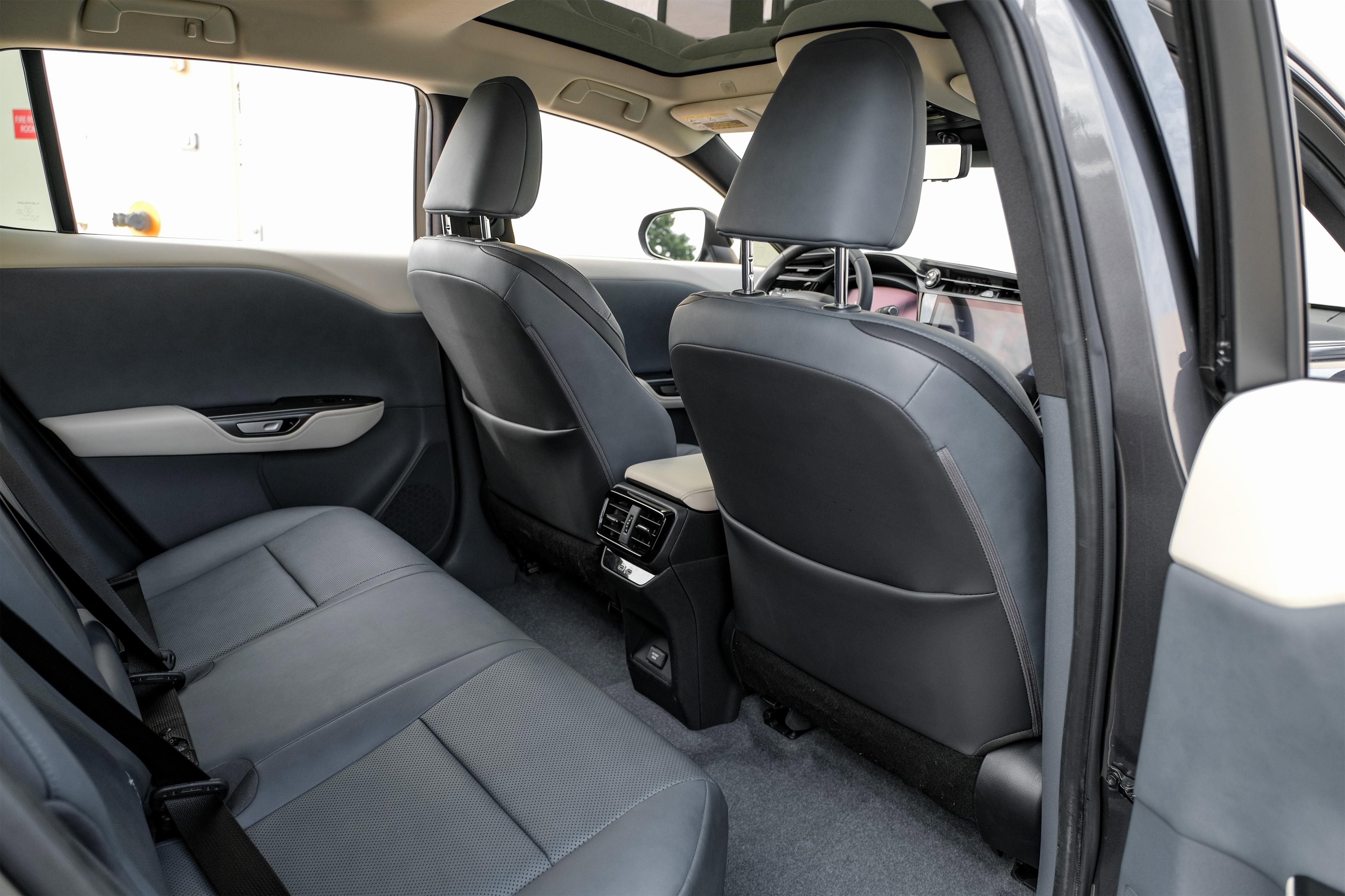 Used 2023 Lexus RZ 450e Premium w/ Technology Package image 32