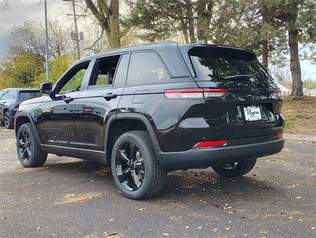 New 2025 Jeep Grand Cherokee Altitude image 9