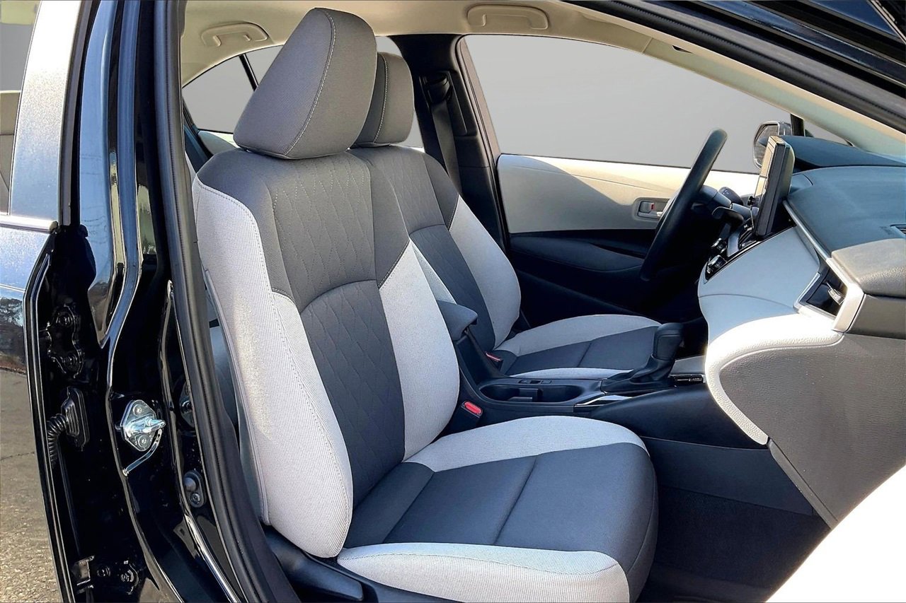 Used 2025 Toyota Corolla LE image 23