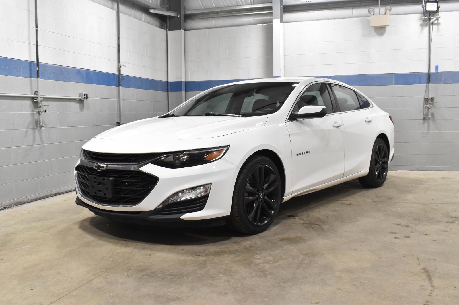 Used 2024 Chevrolet Malibu LT w/ Sport Edition image 2