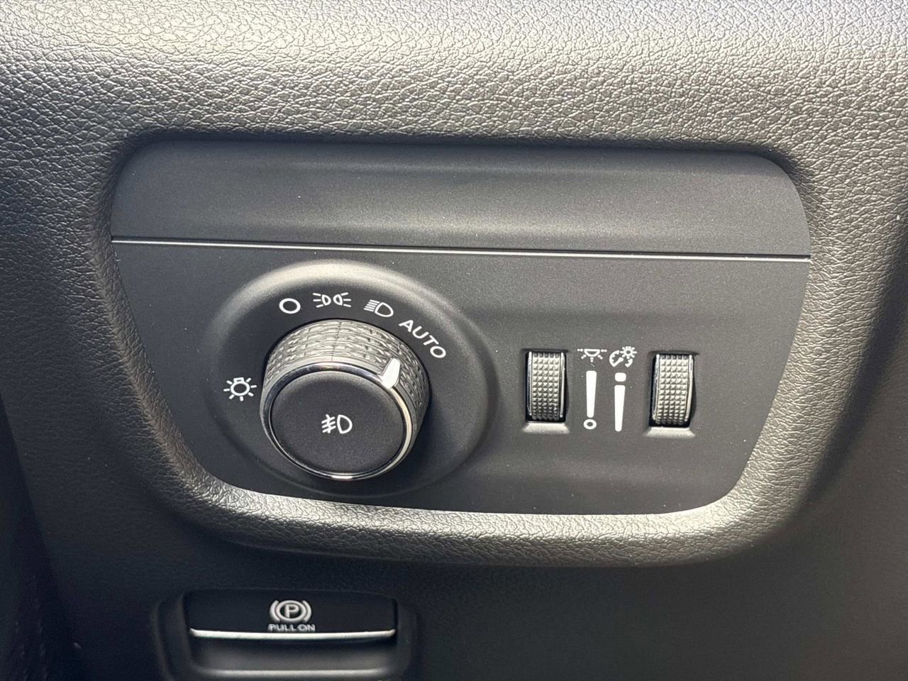 New 2025 Jeep Grand Cherokee Limited w/ Black Appearance Package image 12